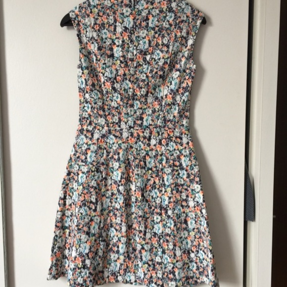 Floral Print Dresses - Picture 6 of 8